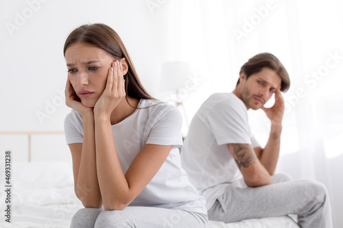 Cuadro en lienzo Upset offended millennial european wife sitting on bed ignoring sad husband in w