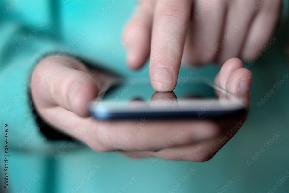 Finger on an Smart Phone Exploring Data Finger on an Smart Phone Exploring Data