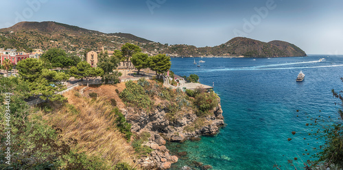 Foto The scenic waterfront of Lipari, Aeolian Islands, Italy