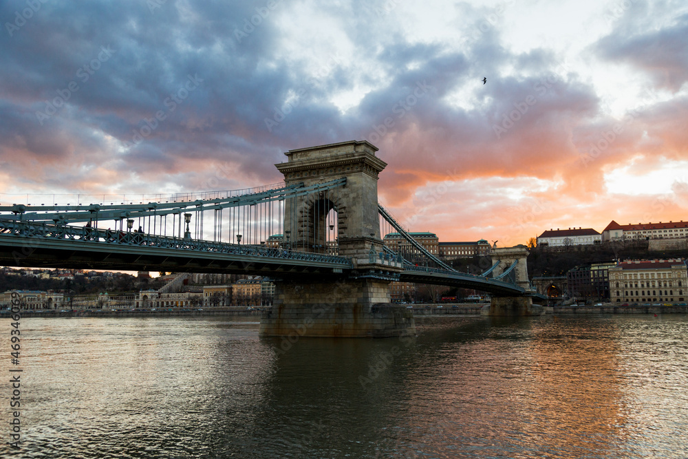 Fototapeta premium A beautiful colorful sunset in front of the Danube river with the Budapest Chain Bridge as the protagonist
