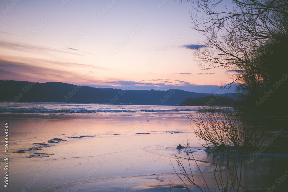 Fototapeta premium Russia, Volga in winter