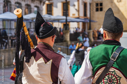 Two men dressed in Asturian costume playing the drum and bagpipes in a square in Oviedo, Uvieu, in Asturias.  © Ricardo Algár