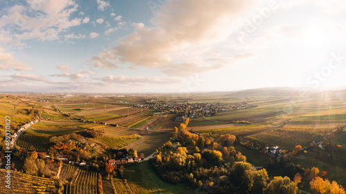 Weinviertel Luftaufnahme in Niederösterreich im Herbst.