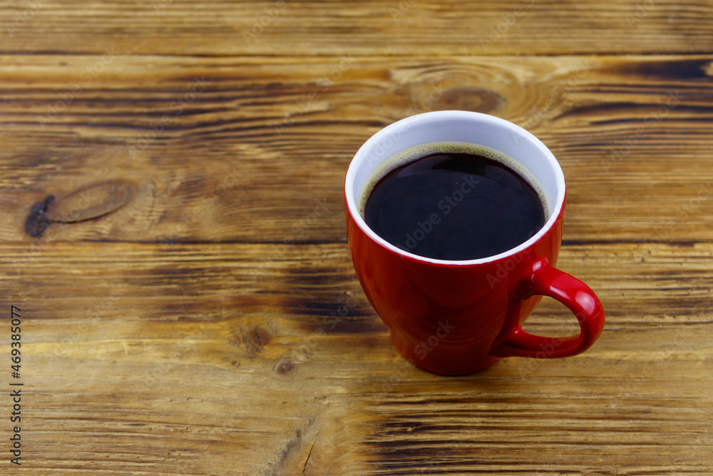 Obraz premium Cup of coffee on the wooden table