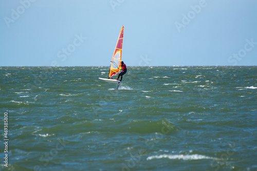 Extreem watersport in cold water of North Sea