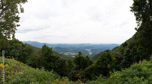 Canvas Print Panoramic view of the beautiful Blue Ridge mountains seen down through a valley,