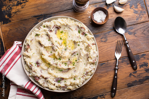 Foto Traditional southern mashed potatoes made with red potatoes