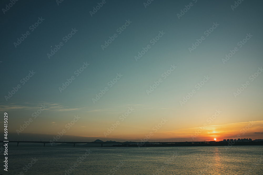 Obraz premium sunset over the river