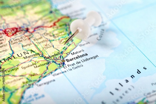Canvas Print Push pin pointing at Barcelona, Spain