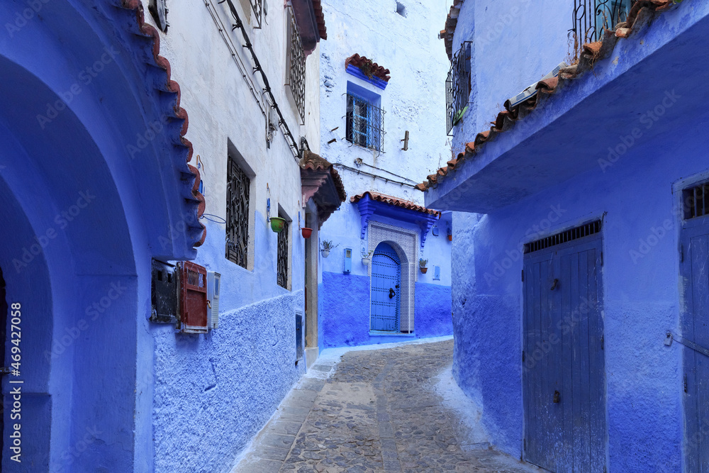 Fototapeta premium Entrance to the one of the old houses in Medina of Chefchaouen (Chaouen), Morocco. The city is noted for its buildings in shades of blue and that makes Chefchaouen very attractive to visitors.
