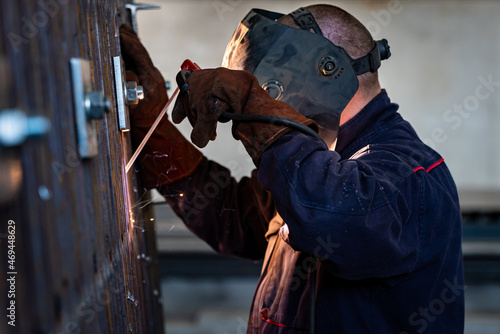 Electric welding of workers in the machine industry