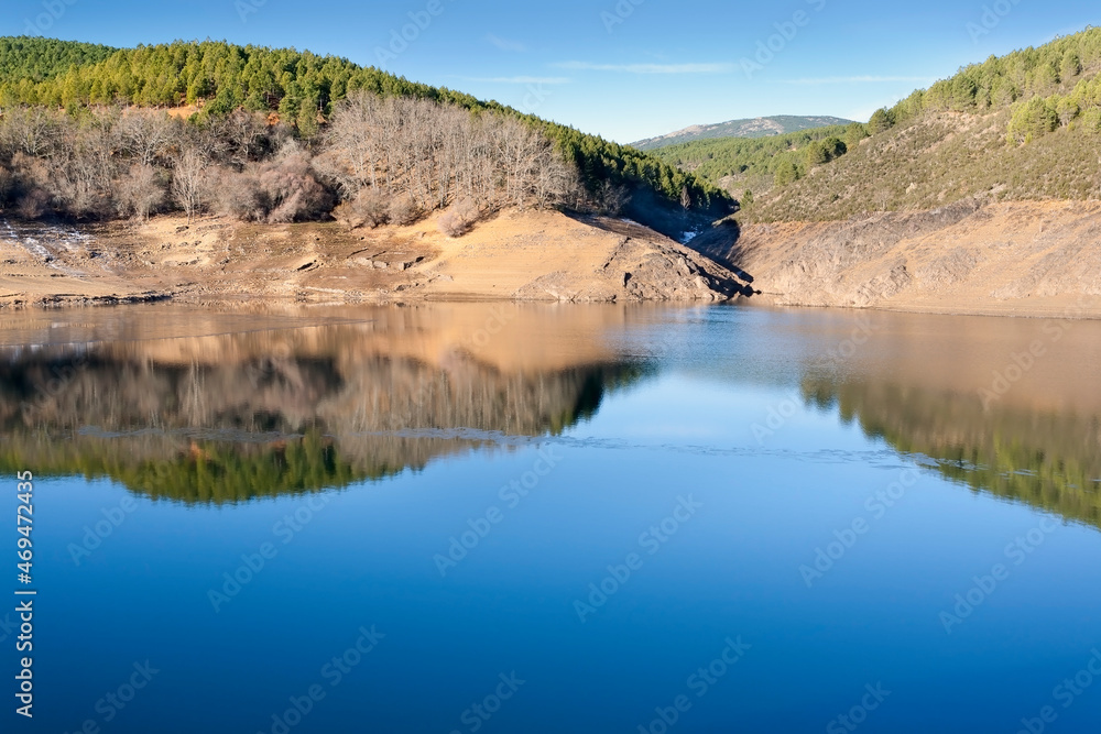 Tranquilidad y paz en el Embalse del Vado. Guadalajara. España. Europa.