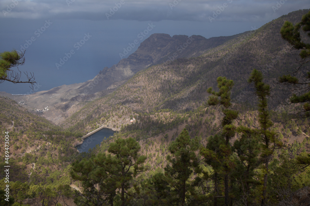 Naklejka premium Gran Canaria, landscape of the central montainous part of the island, Las Cumbres, ie The Summits, hiking route to Altavista, aboriginal name Azaenegue, mountain in Artenara municipality