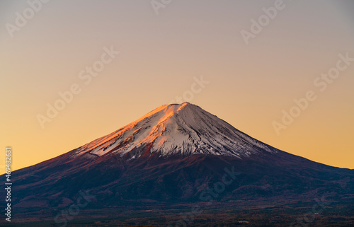 山梨県・河口湖 早朝の赤富士【Mt. Fuji shining in the morning sun called "Aka Fuji"】