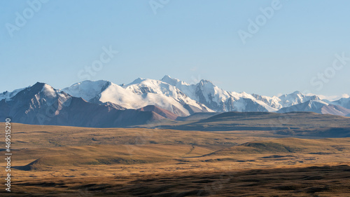 Cuadro en lienzo Snow-covered peaks of Kyrgyzstan's majestic mountain ranges
