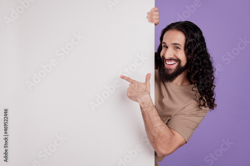 Φωτογραφία Photo of handsome man point finger empty space poster suggest discount isolated
