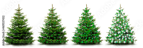 Mit grünem Weihnachtsschmuck dekorierter Weiahnchtsbaum