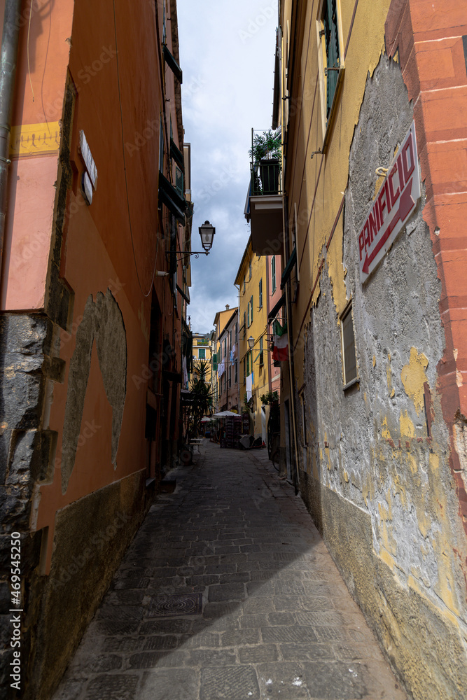 Fototapeta premium narrow street