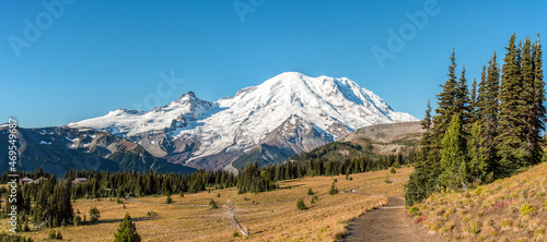 Cloudless view on Mt Rainier from Mt Fremont Lookout Trail