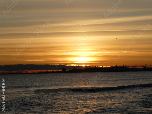 Wschód słońca nad Bałtykiem © Guliwer