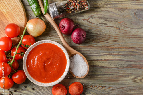 Fresh tomato sauce ingredie...