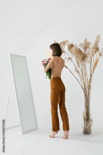 Sexy young woman with bouqu...