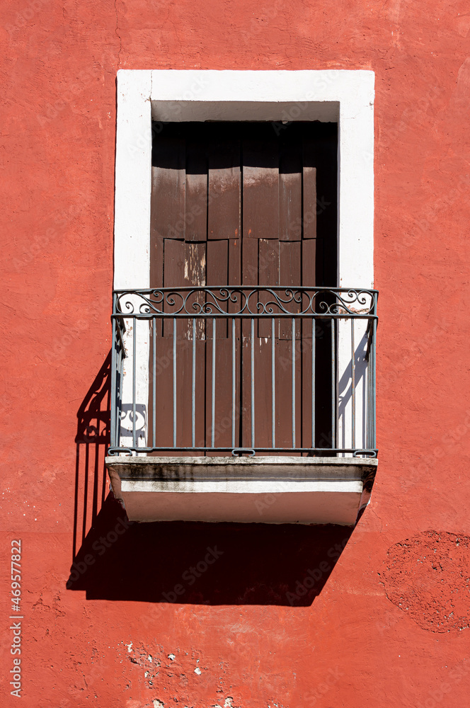 Obraz premium Friars avenue in Valladolid magic town, Yucatan, Mexico