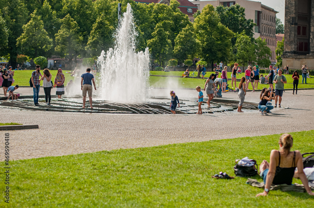 Fotografie People celebrating summer in Lustgarten park in Berlin