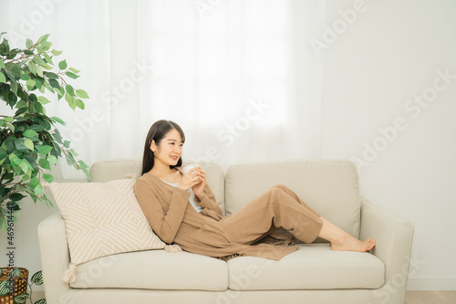 お茶を飲む女性(温活・ソファ)
Free Download お茶を飲む女性(温活・ソファ)
- GFXLoad