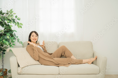 お茶を飲む女性(温活・ソファ)
Free Download お茶を飲む女性(温活・ソファ)
- GFXLoad