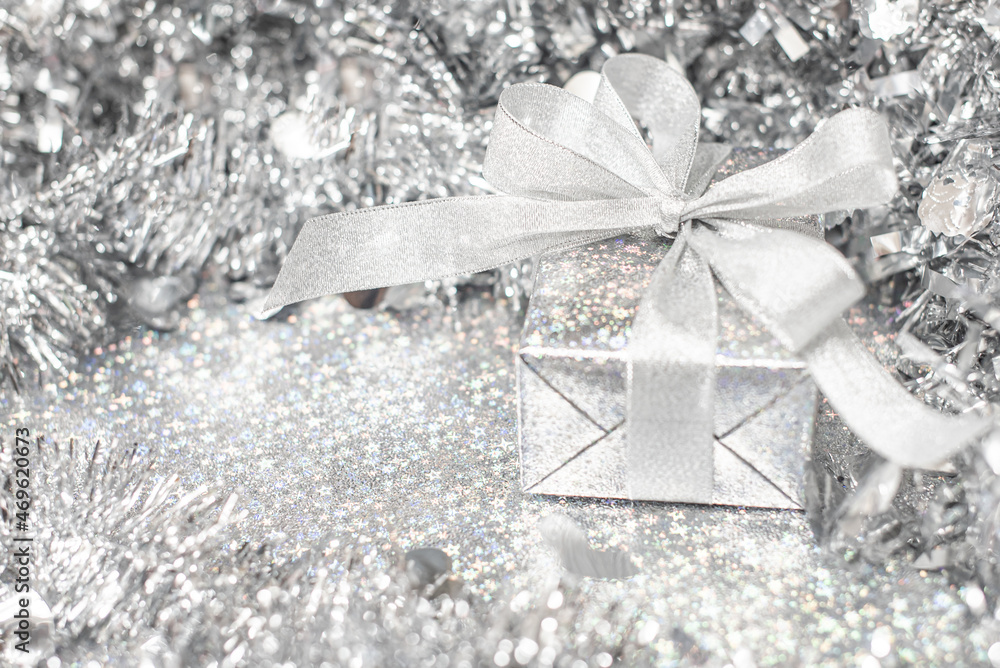 Christmas gifts on a silver bokeh
background. silver decorations on pastel silver background. Flat lay, top view, Presents for Birthdays. Boxes with gifts tied with ribbon and bows. happy new year. Christmas gifts on a silver bokeh
background. silver decorations on pastel silver background. Flat lay, top view, Presents for Birthdays. Boxes with gifts tied with ribbon and bows. happy new year.