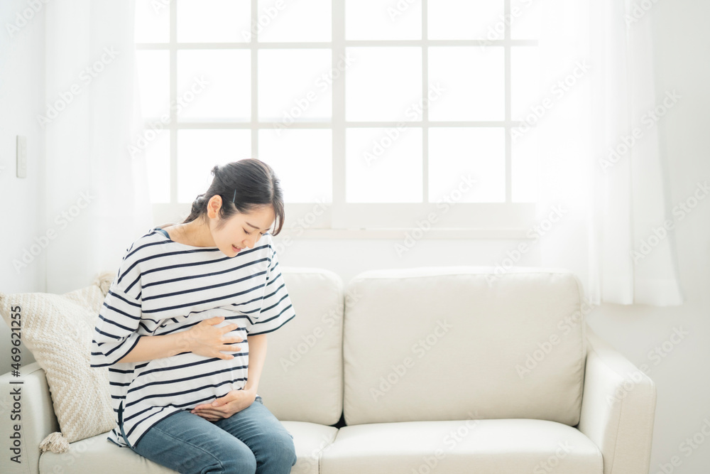 妊娠中に体調不良になる女性(痛い)
妊娠中に体調不良になる女性(痛い)