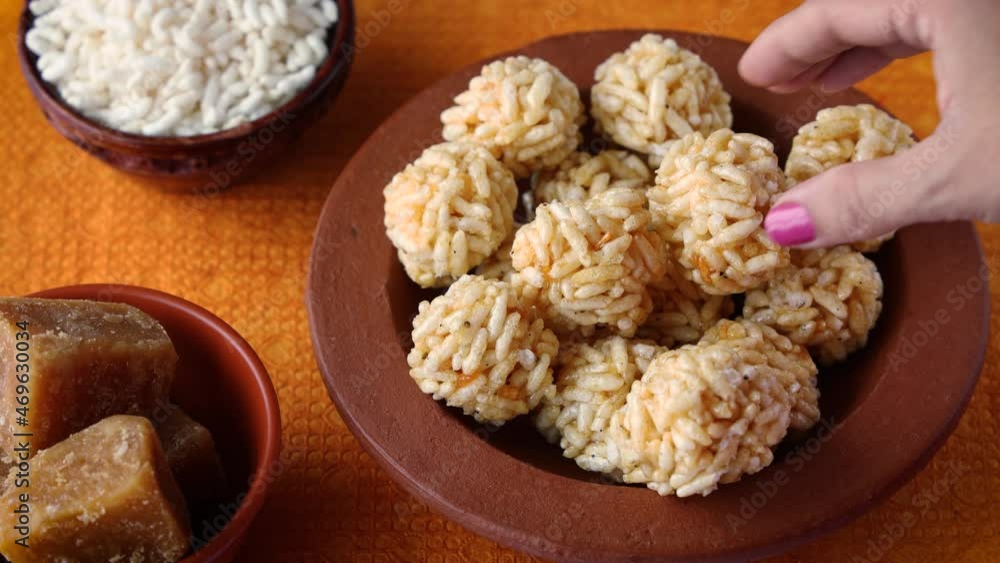 Murmura ladoo laddu woman hand serving puffed rice ball pori urundai winter Indian festival food snack sweet Lohri Makar Sankranti Pongal Diwali 4K video footage harvest Tamil Nadu Punjab North India Murmura ladoo laddu woman hand serving puffed rice ball pori urundai winter Indian festival food snack sweet Lohri Makar Sankranti Pongal Diwali 4K video footage harvest Tamil Nadu Punjab North India