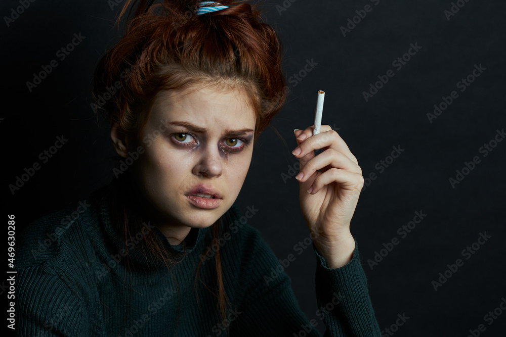 Obraz premium woman with fingal capital smokes a cigarette depression abuse