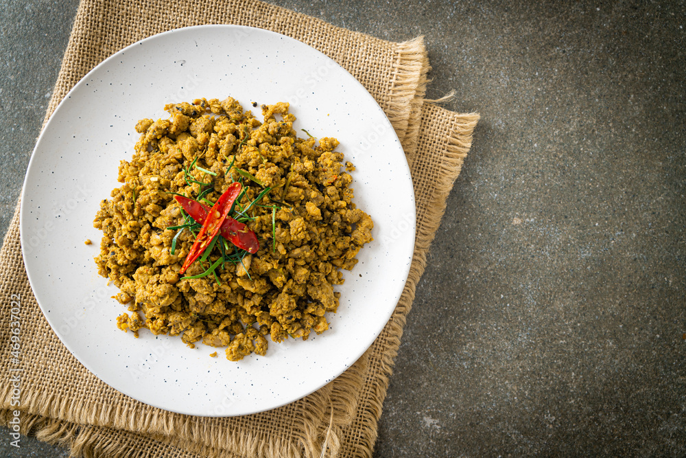 Stir Fried Pork with Yellow Curry Paste Stir Fried Pork with Yellow Curry Paste