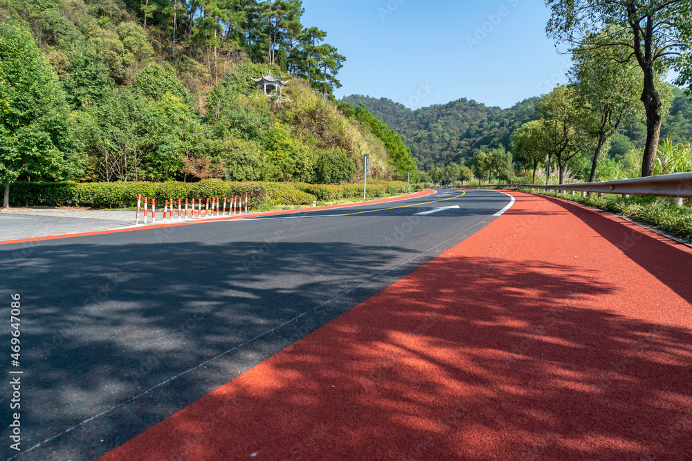 Obraz premium Hangzhou Qiandao Lake Mountain Forest Highway