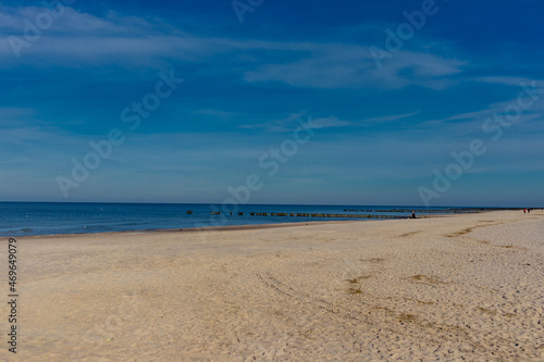 Kleiner Strandspaziergang entlang der Strandpromenade von Dzwirzyno - Polen