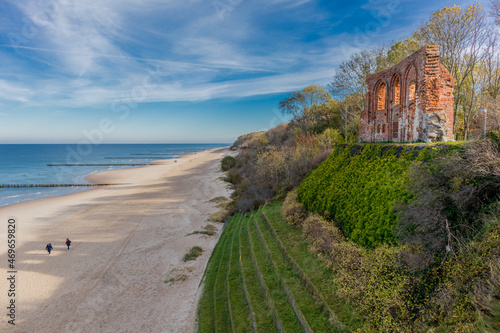 Wunderschöner Strandspaziergang entlang der kilometerlangen Strandpromenade von Trzesacz - Polen