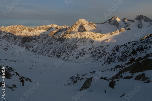 Sonnenuntergang im Gebirge photo