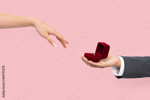 Εκτύπωση καμβά Engagement proposal hands with man and woman