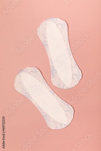 Daily panty liners on a pink background.