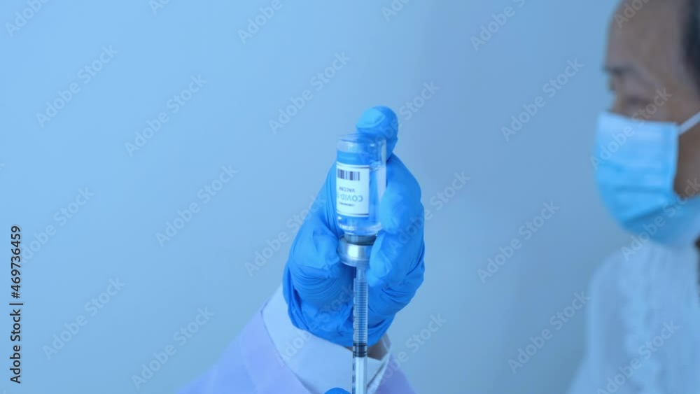 Woman doctor is vaccinating for Older Asian women with grayish hair wearing white shirts to build their immune system, influenza or the coronavirus, or Covid-19. Woman doctor is vaccinating for Older Asian women with grayish hair wearing white shirts to build their immune system, influenza or the coronavirus, or Covid-19.