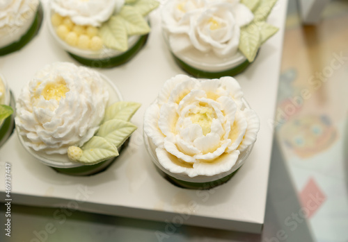 Pandan jelly dessert carved in the shape of a rose.