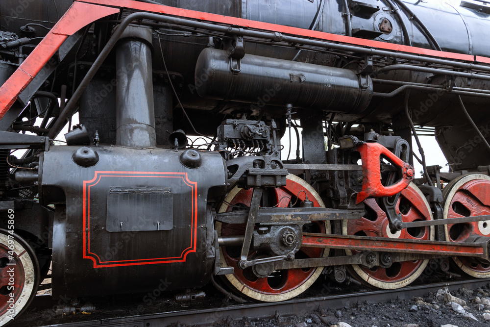 Wheels and traction mechanism close-up