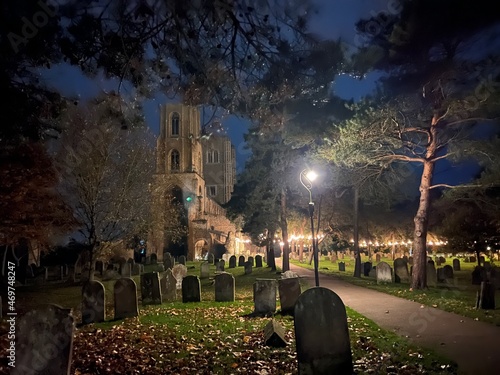 Fotografija Evening landscape of Wymondham Abbey Norfolk East Anglia uk on night time walk r