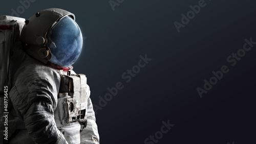 Fotografia Astronaut isolated on dark background