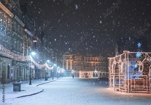 Obraz na płótnie Late-night snowing at the Old Town square in Poznan, Poland w salonie