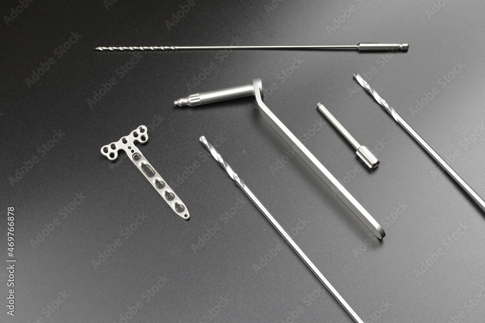 Surgical instruments in treatment of bone fractures Surgical instruments in treatment of bone fractures