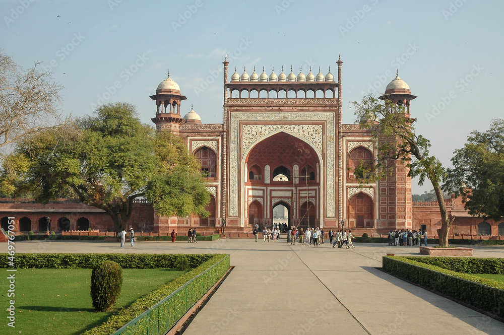 Great Gate, puerta de entrada principal al complejo del Taj Mahal en la ciudad india de Agra en la región de Uttar Pradesh
