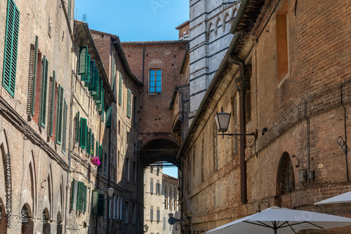 Fototapeta Naklejka Na Ścianę i Meble -  The Gate Of Heaven in Via Fusari, Siena, Italy